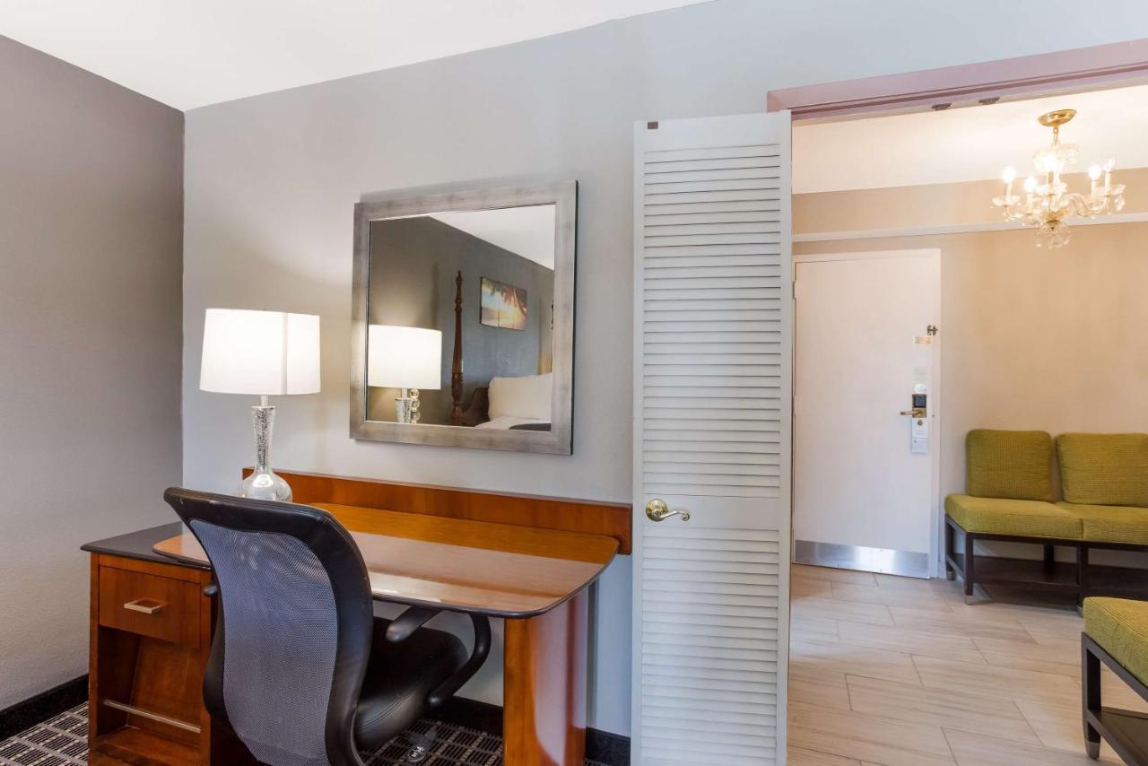 Surestay Plus Hotel By Best Western גרינווד מראה חיצוני תמונה